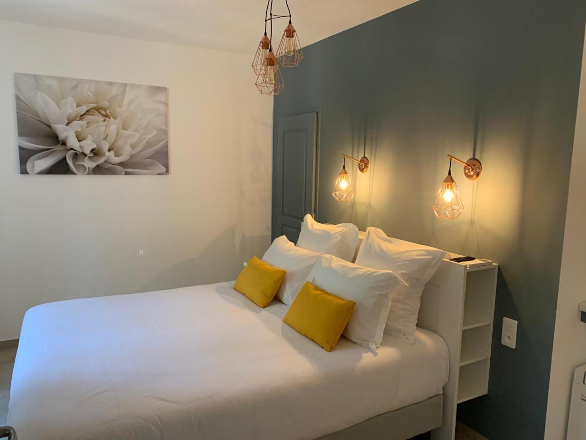 Bed and Breakfast Domaine Forvent Saint-Julien-de-Peyrolas Екстер'єр фото