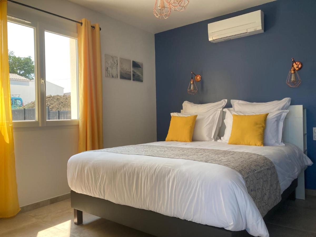 Bed and Breakfast Domaine Forvent Saint-Julien-de-Peyrolas Екстер'єр фото