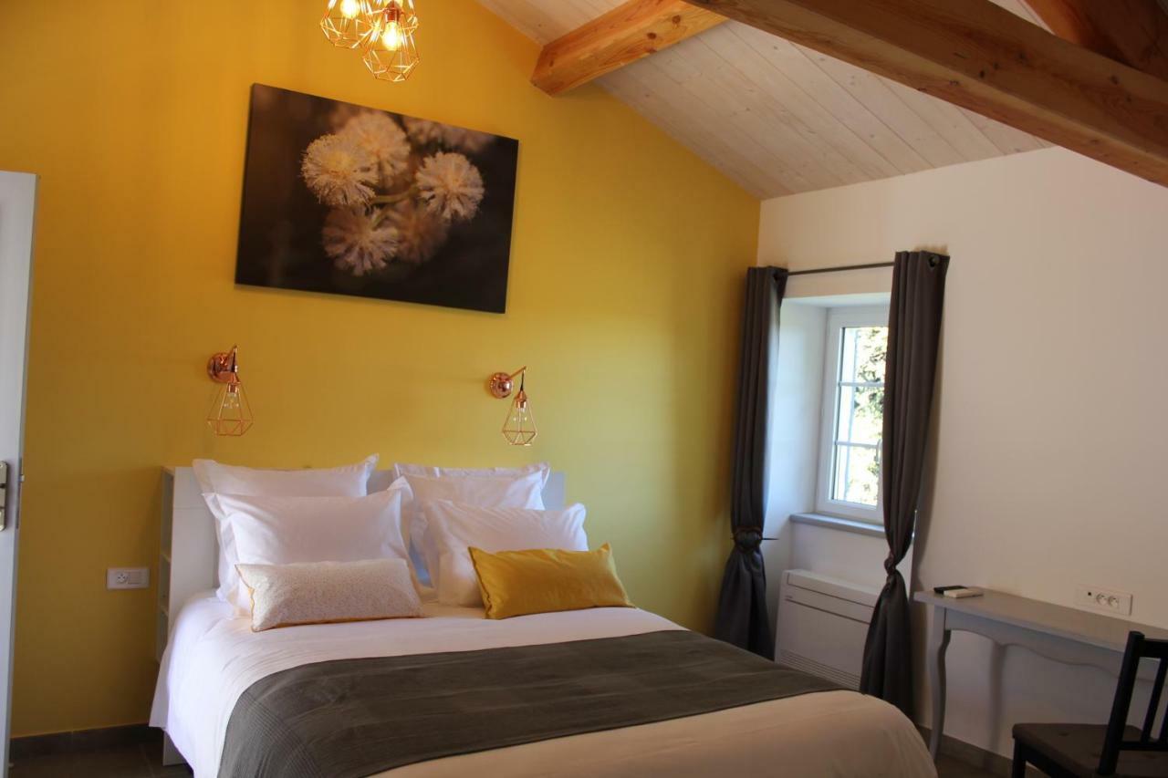 Bed and Breakfast Domaine Forvent Saint-Julien-de-Peyrolas Екстер'єр фото