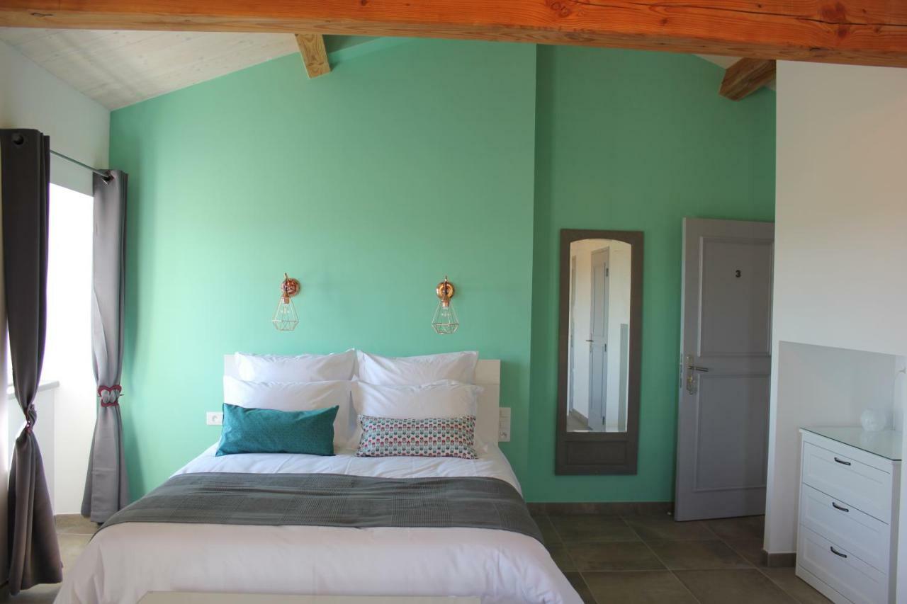 Bed and Breakfast Domaine Forvent Saint-Julien-de-Peyrolas Екстер'єр фото